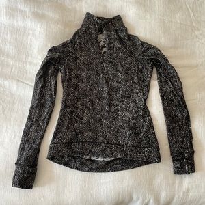 snuggy lululemon hourglass jacket, great condition, almost wool/fleece material